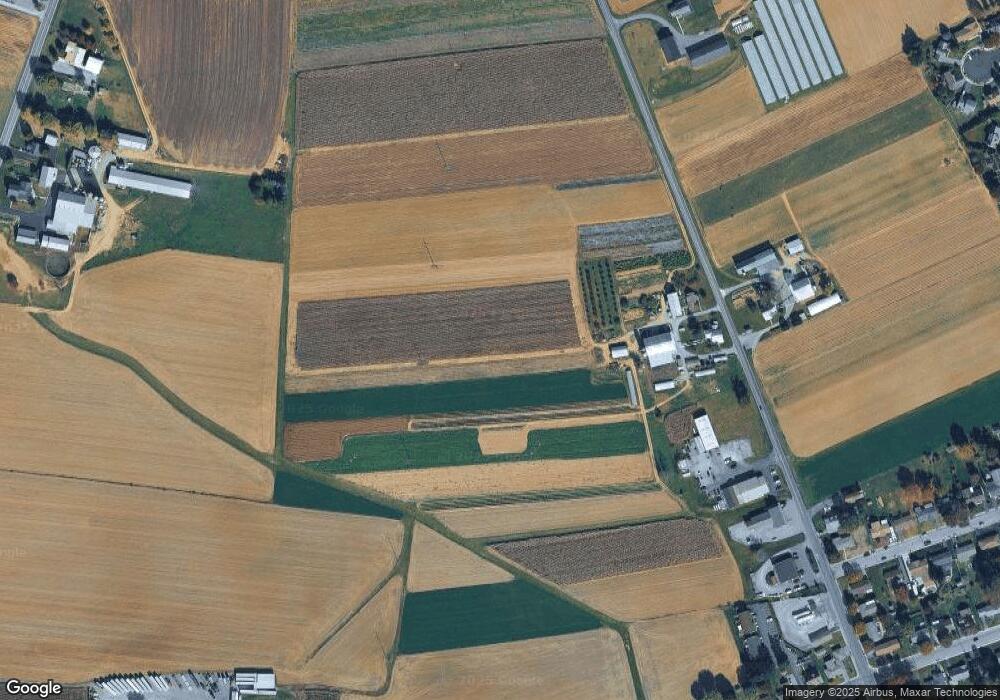 322 N Hoover Ave, New Holland, PA 17557 - photo 1