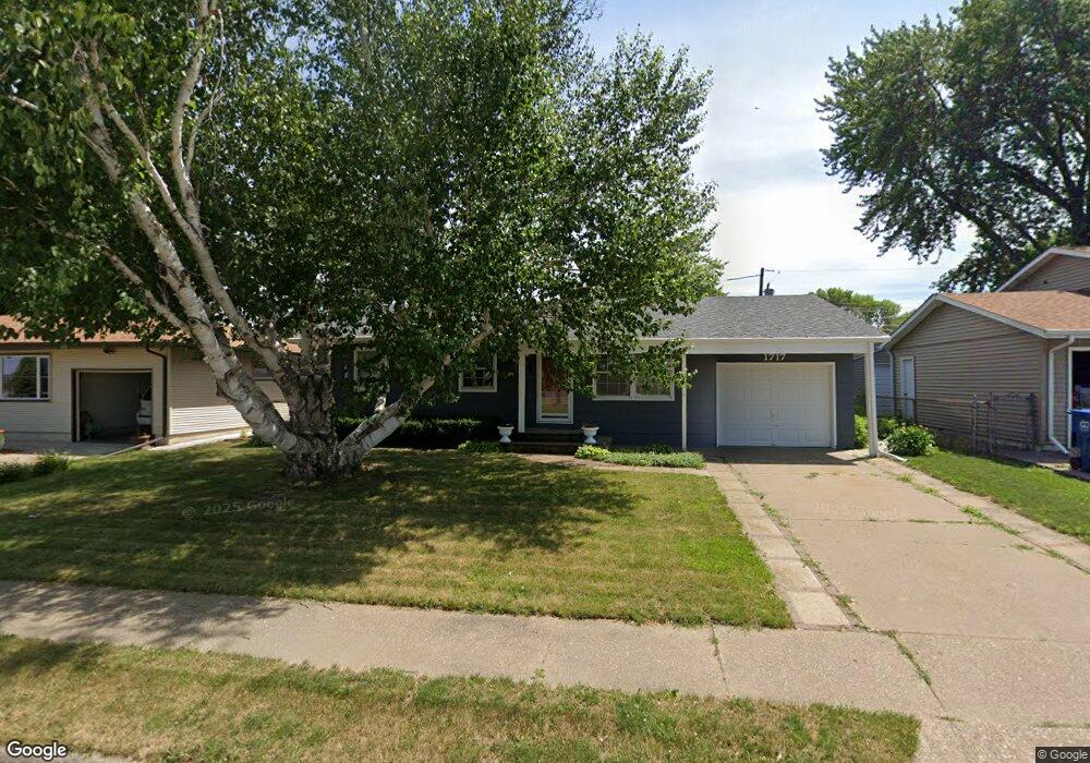 1717 W 70th St, Davenport, IA 52806 - photo 1