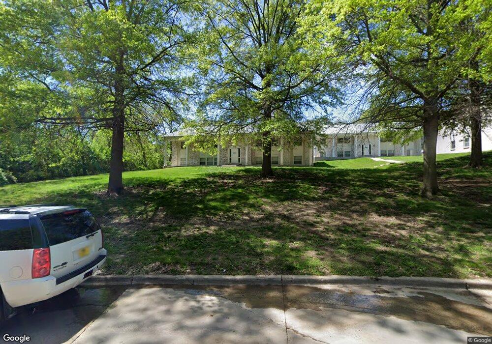 1910 -1914 Casady Dr, Des Moines, IA 50315 - photo 1