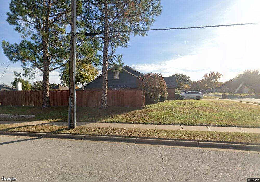 356 Parkview Dr, Hurst, TX 76053 - photo 1