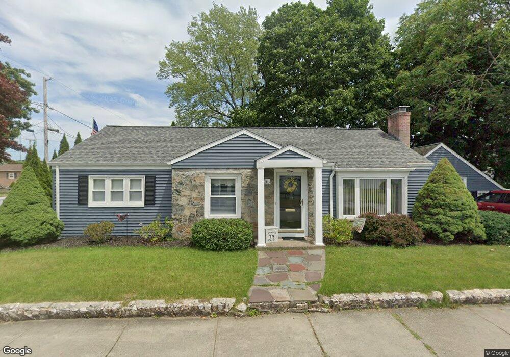 4 Windsor Ct, Pawtucket, RI 02861 - photo 1