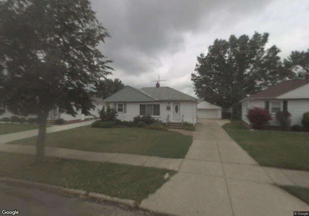 30175 Ridgeview Dr, Wickliffe, OH 44092 - photo 1