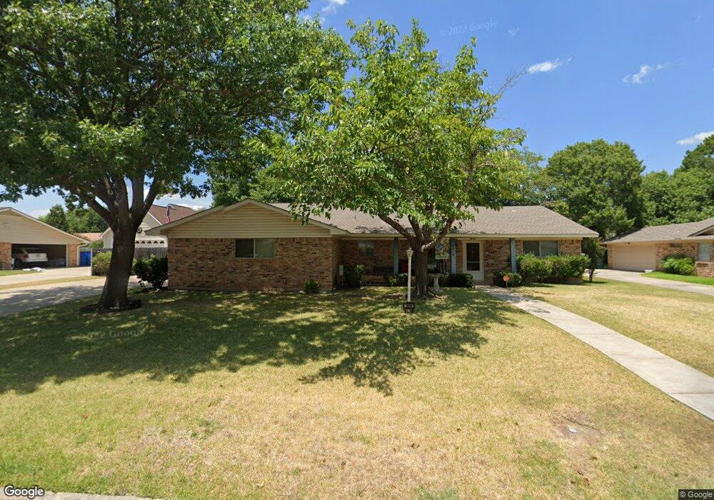 2019 Greenbriar Dr, Gainesville, TX 76240 - photo 1