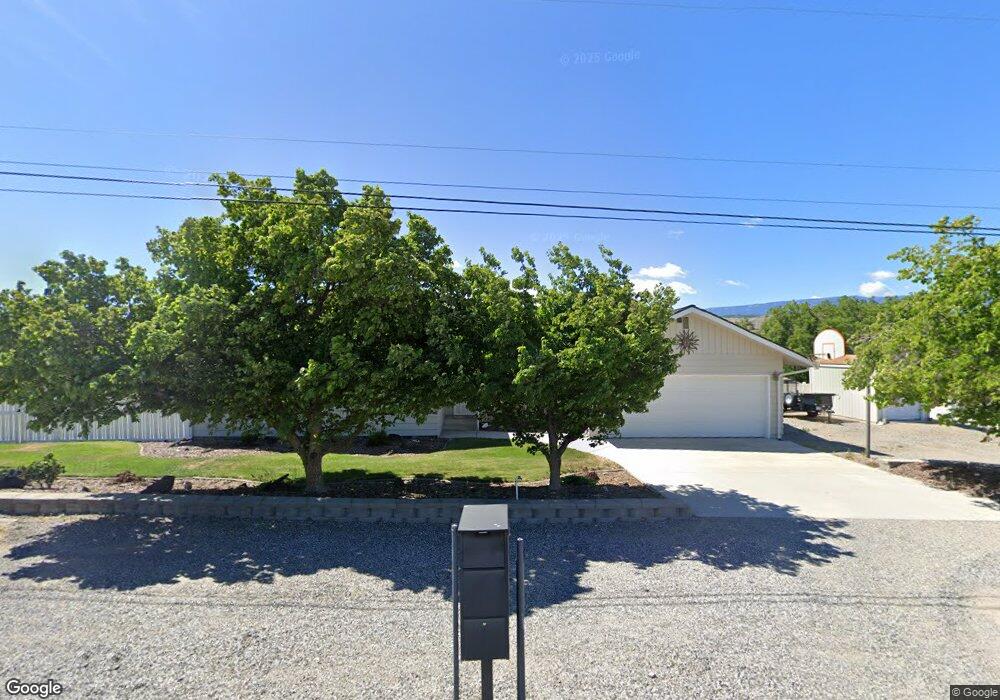 1930 Glen St NE, East Wenatchee, WA 98802 - photo 1