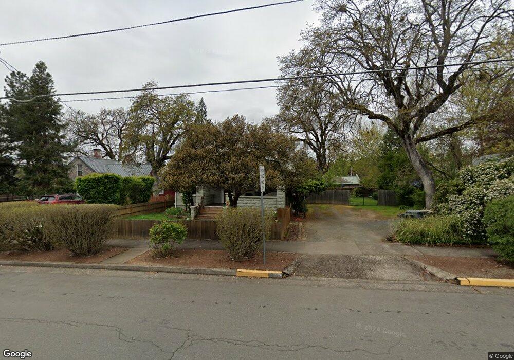 912 NE 8th St, Grants Pass, OR 97526 - photo 1