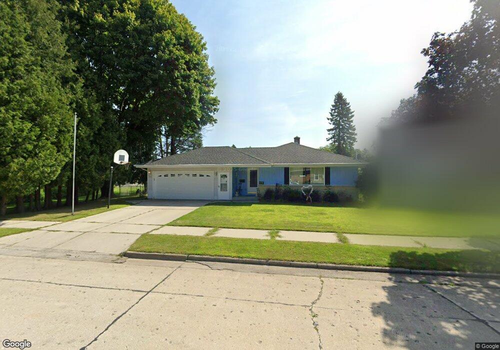 1661 Laurel St, Manitowoc, WI 54220 - photo 1