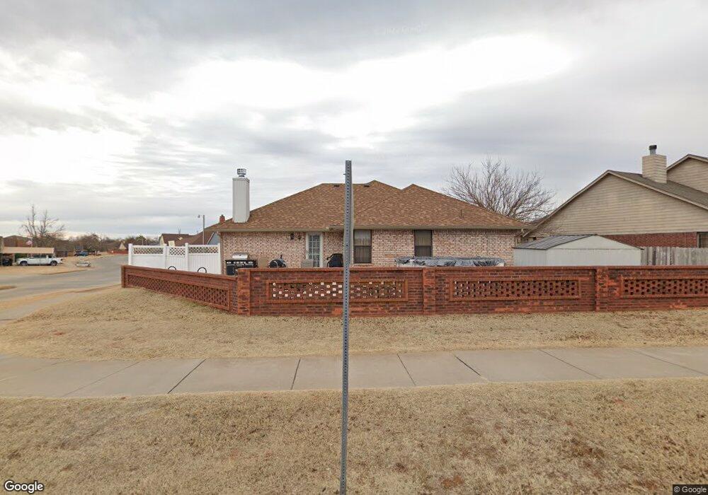 1109 Walnut Ct, Moore, OK 73160 - photo 1