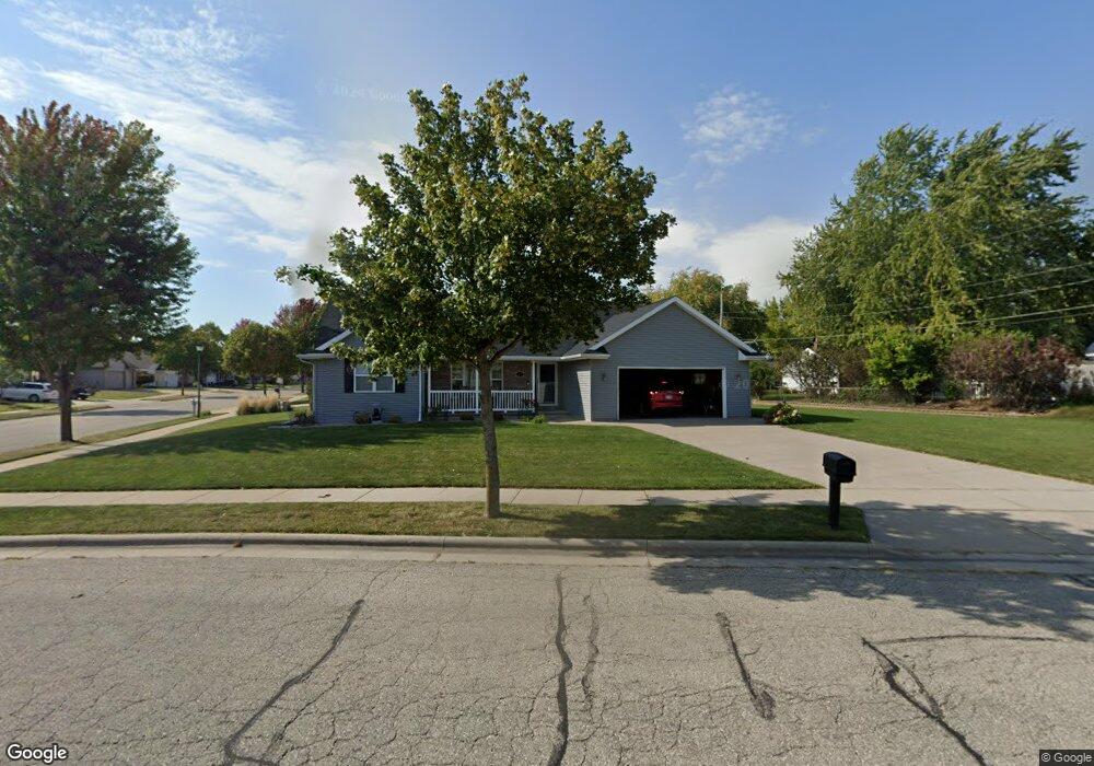 102 Hidden Ridges Cir, Combined Locks, WI 54113 - photo 1