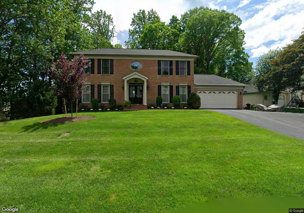 8165 Ships Curve Ln, Springfield, VA 22153 - photo 1