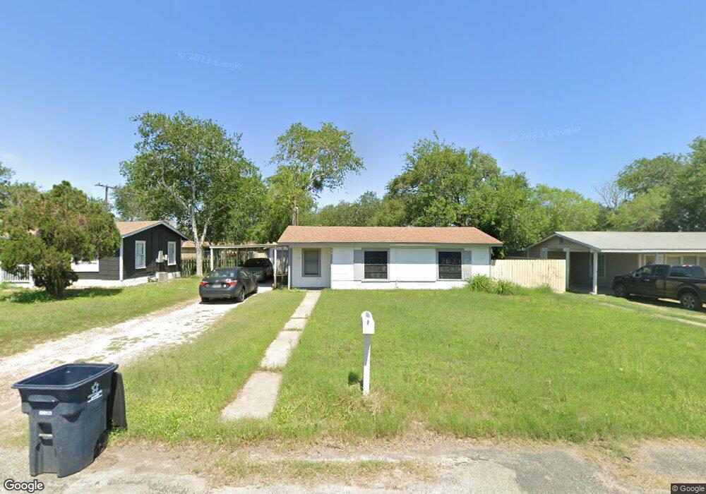 1415 E Corpus Christi St, Beeville, TX 78102 - photo 1