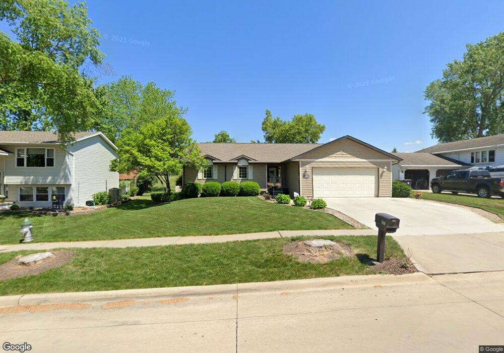 2037 W 8th St, Cedar Falls, IA 50613 - photo 1