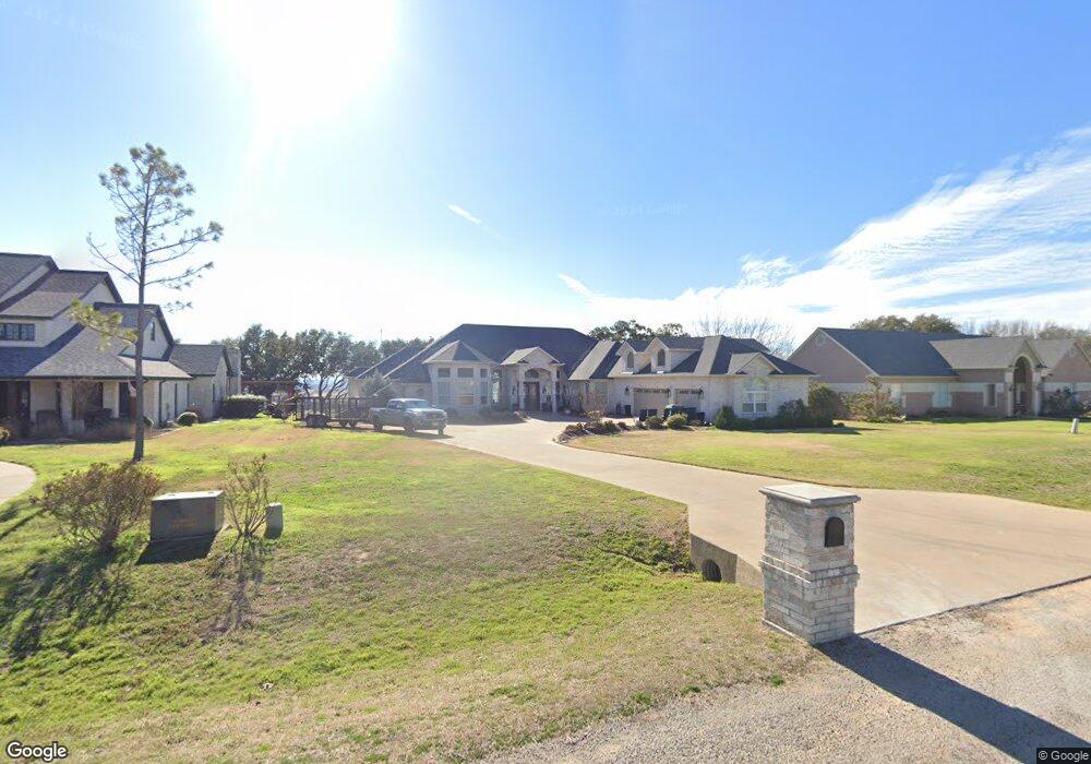 2010 Tree Top Ct, Granbury, TX 76049 - photo 1