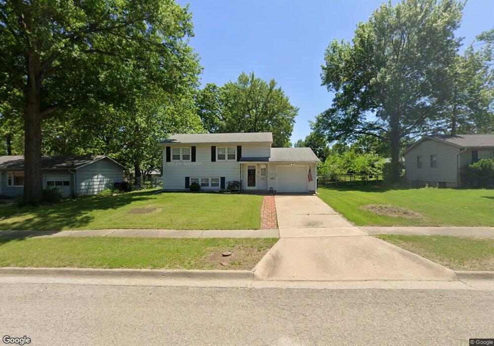 3411 SW 30th St, Topeka, KS 66614 - photo 1