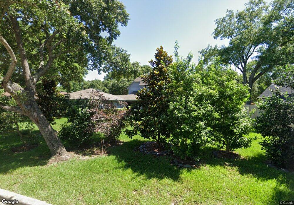 509 Williamsburg Cir, Friendswood, TX 77546 - photo 1