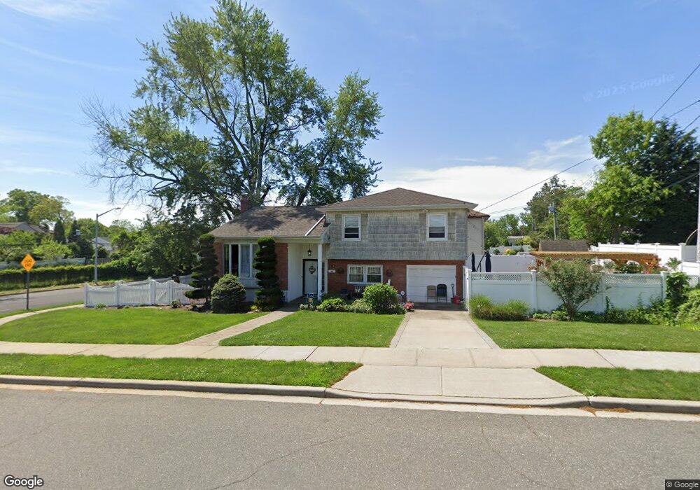 833 Sheila Ct, Franklin Square, NY 11010 - photo 1