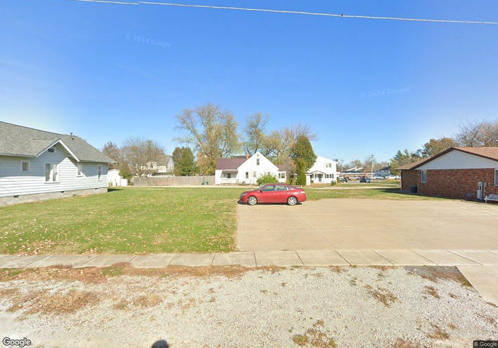 207 N Maple St, Effingham, IL 62401 - photo 1