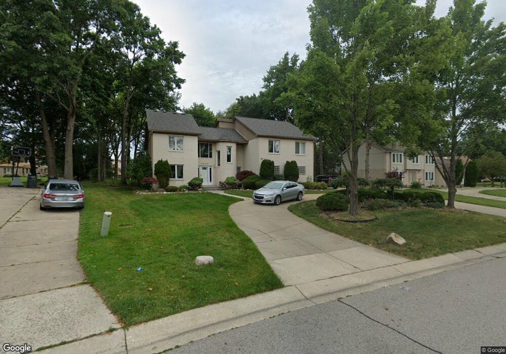 4943 W Pond Cir, West Bloomfield, MI 48323 - photo 1
