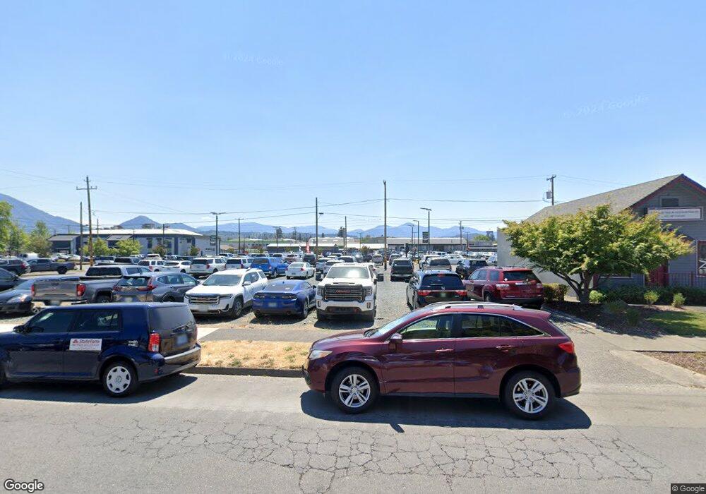 229 NE D St, Grants Pass, OR 97526 - photo 1