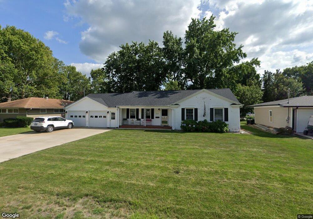 805 E Scott St, Tuscola, IL 61953 - photo 1
