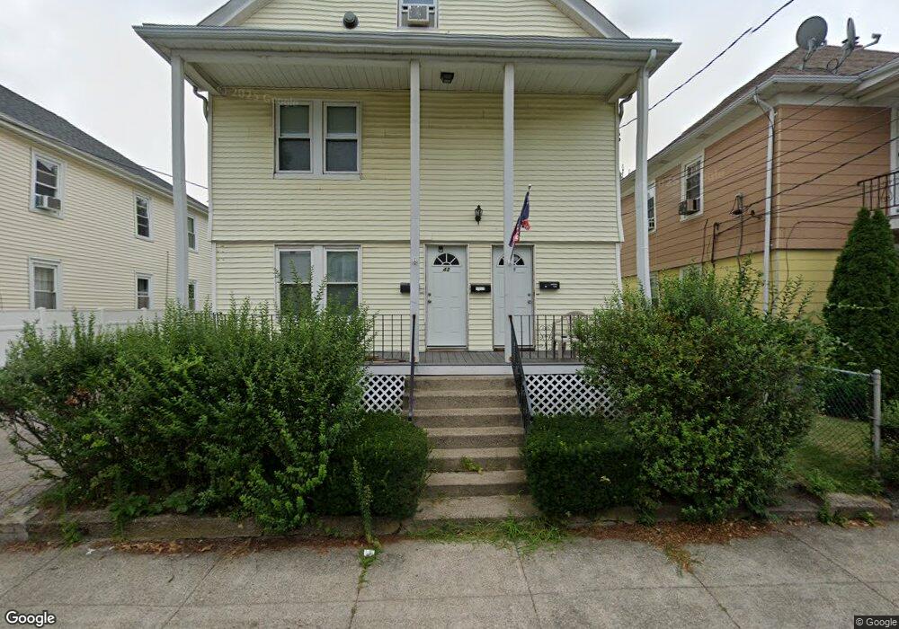 43 Tweed St, Pawtucket, RI 02861 - photo 1