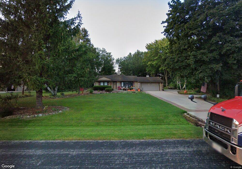 N81W16017 Robinhood Dr, Menomonee Falls, WI 53051 - photo 1