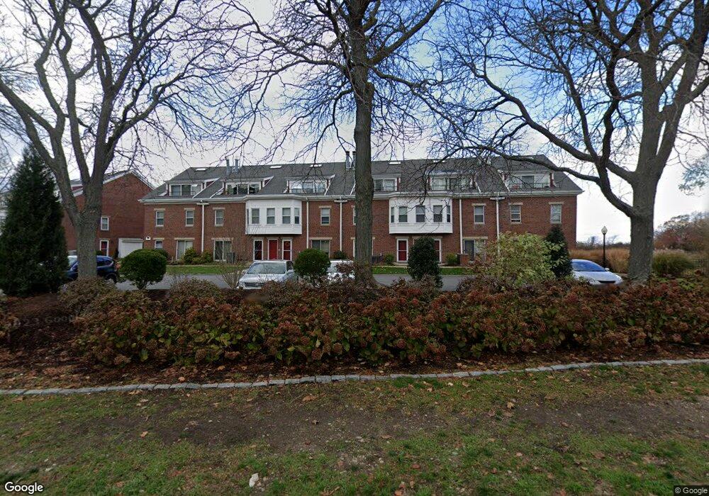 152 Quincy Shore Dr unit 27, Quincy, MA 02171 - photo 1