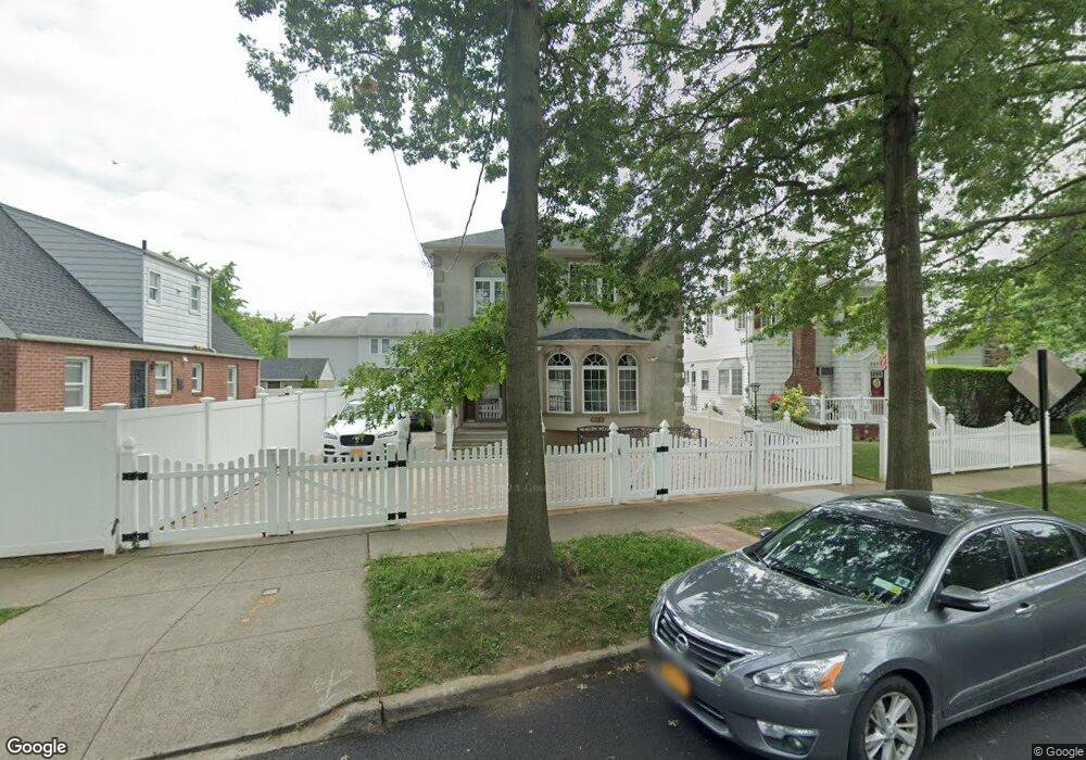 26212 E Williston Ave, Floral Park, NY 11001 - photo 1