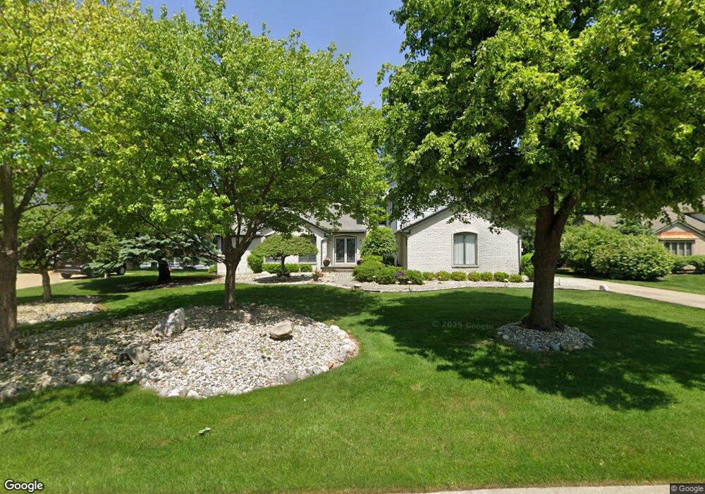 3412 Wedgewood Dr, Rochester Hills, MI 48306 - photo 1