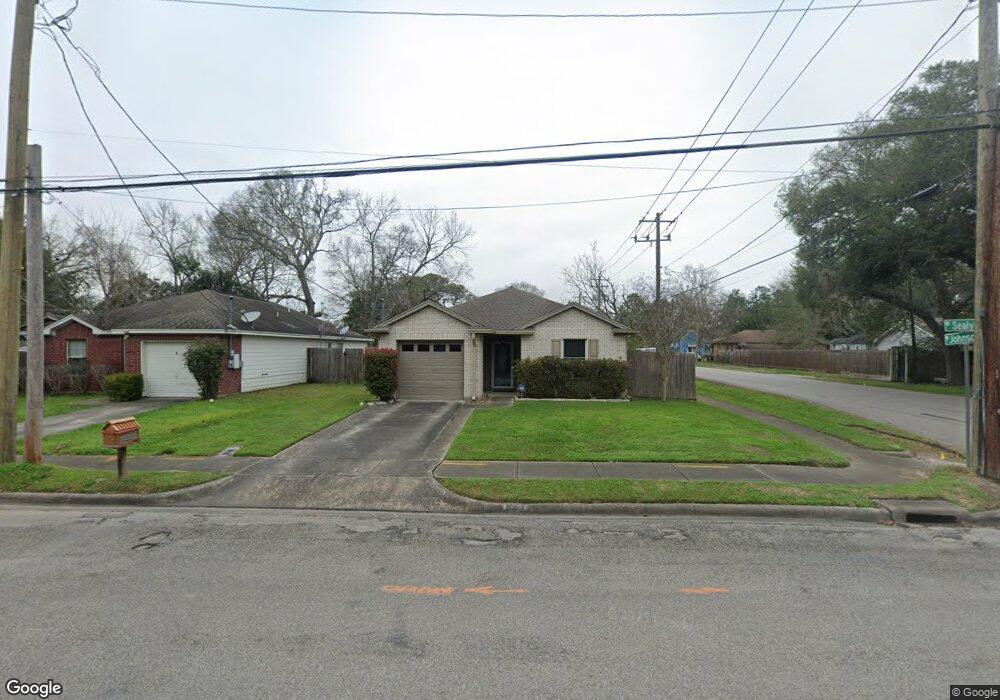 802 W Sealy St, Alvin, TX 77511 - photo 1