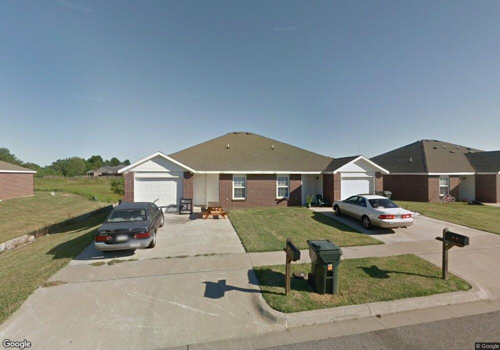 2802 Village Ct, Claremore, OK 74017 - photo 1