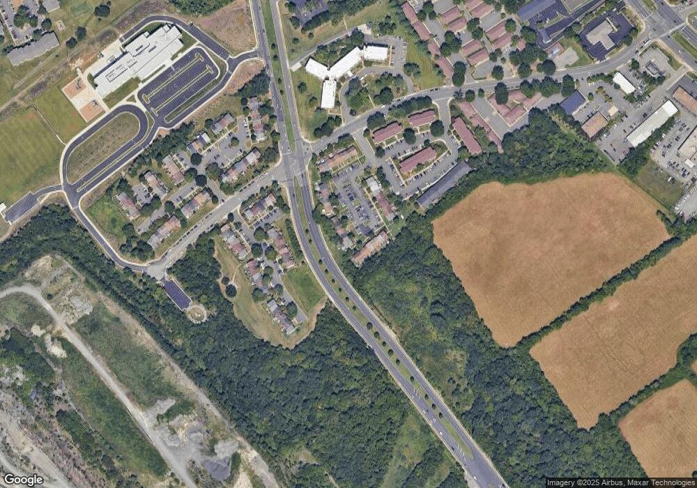 8252 Wycliffe Ct, Manassas, VA 20109 - photo 1