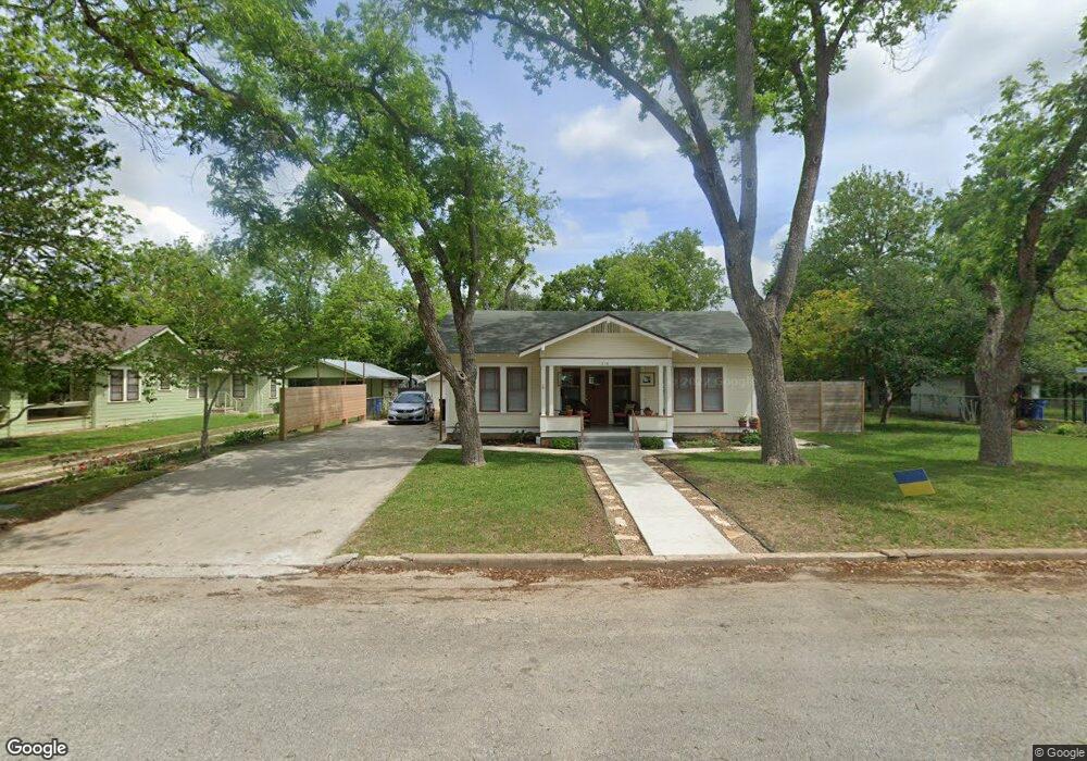 814 E Krezdorn St, Seguin, TX 78155 - photo 1