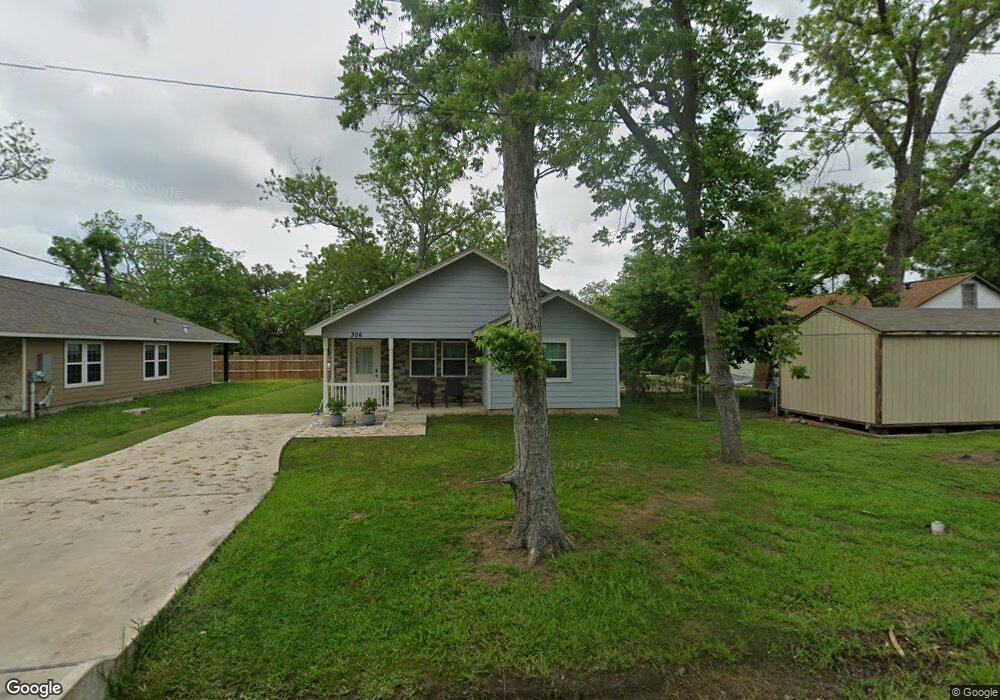 306 W Pearl St, Brazoria, TX 77422 - photo 1