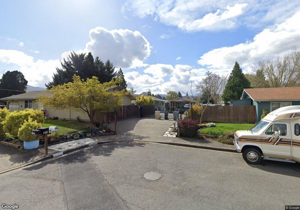 1129 3/4 SW Ballinger Dr, Grants Pass, OR 97526 - photo 1