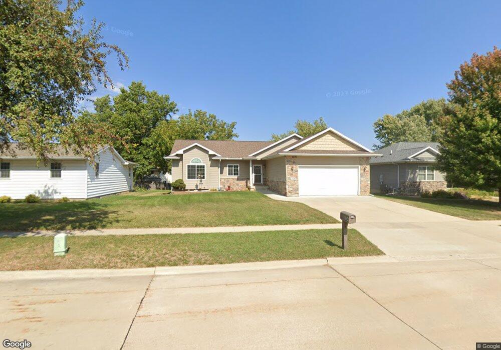 224 Spruce Hill Dr, Cedar Falls, IA 50613 - photo 1