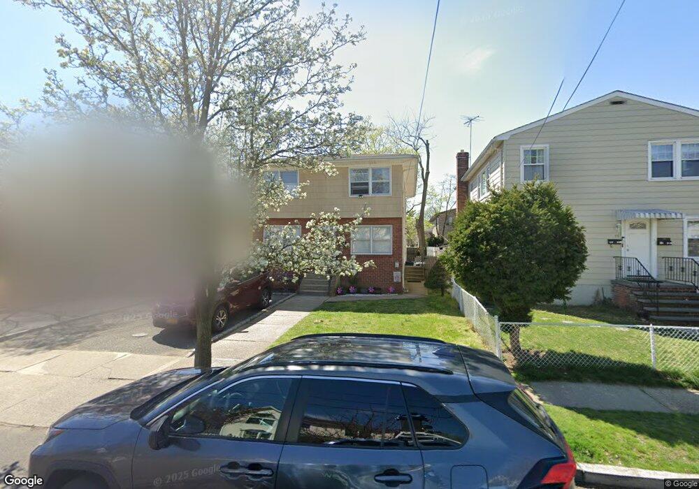 33 Edgewood Rd, Port Washington, NY 11050 - photo 1