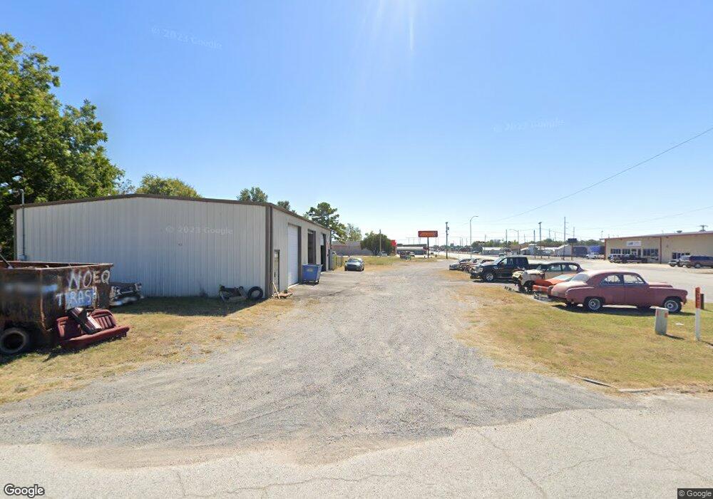 120 NE 3rd St, Pryor, OK 74361 - photo 1