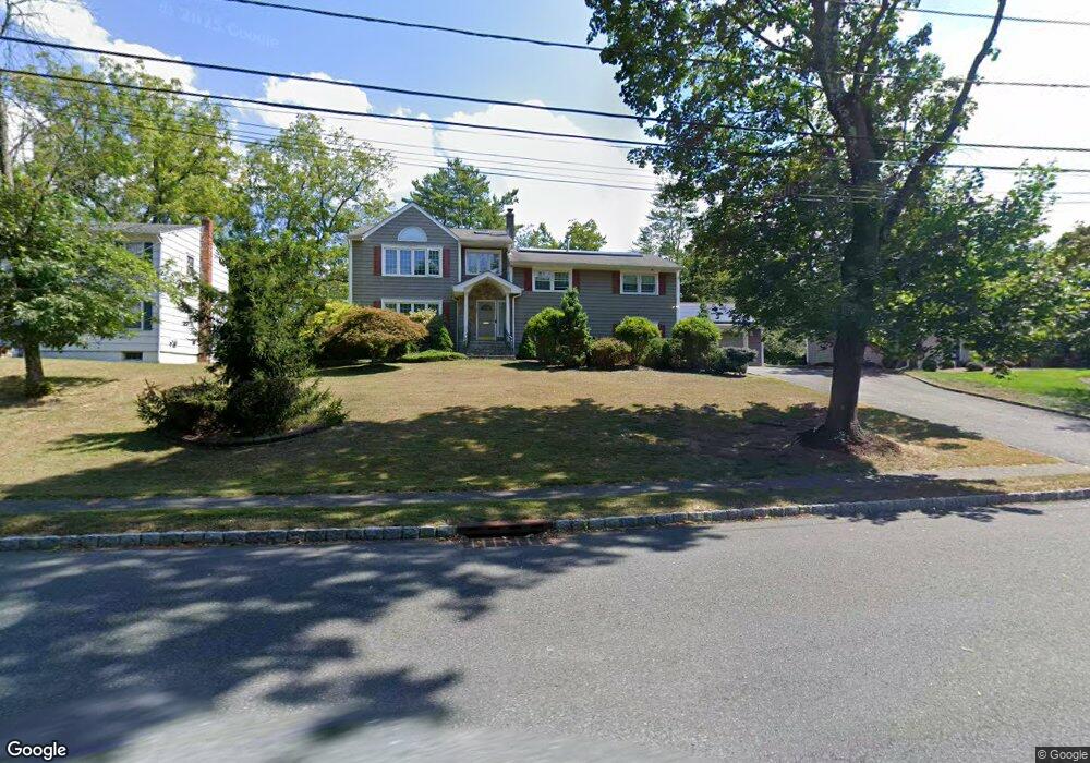 52 Knollwood Dr, Livingston, NJ 07039 - photo 1