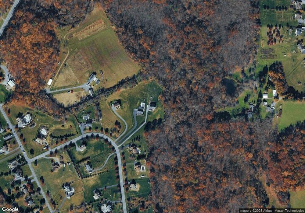 118 Country Chase Dr, Wind Gap, PA 18091 - photo 1