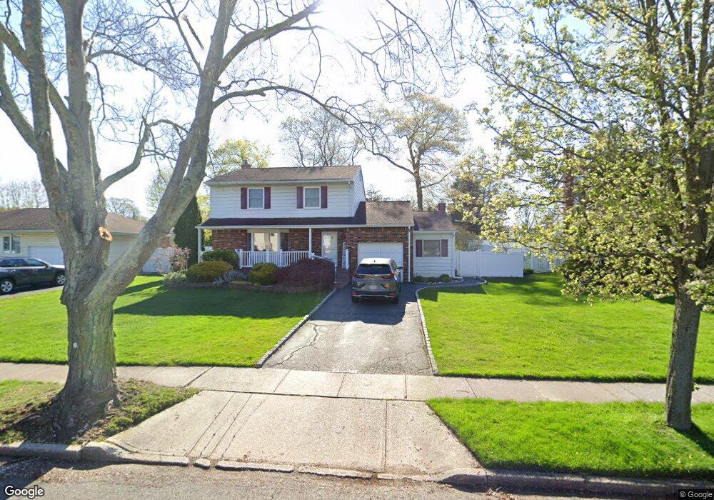 71 Genesee Dr, ComMacK, NY 11725 - photo 1