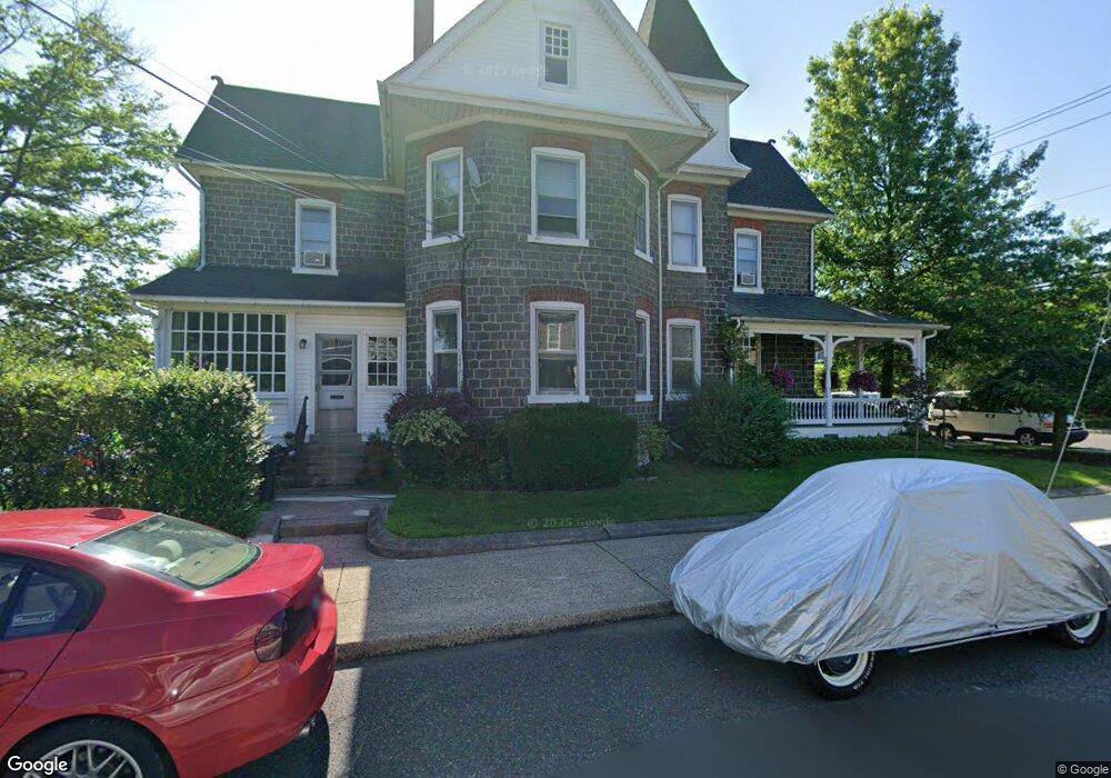 733 Juniper St, Quakertown, PA 18951 - photo 1