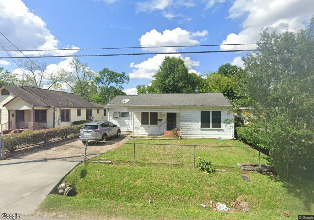 801 Barkley St, Houston, TX 77022 - photo 1