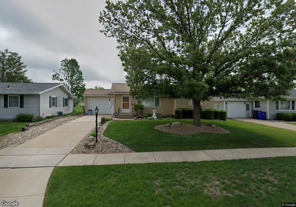 2443 Teresa Dr SW, Cedar Rapids, IA 52404 - photo 1