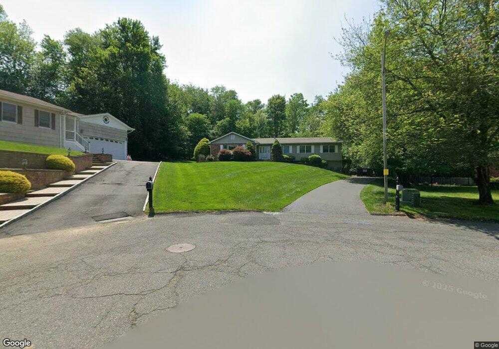 7 Water Mill Ct, Valley Cottage, NY 10989 - photo 1