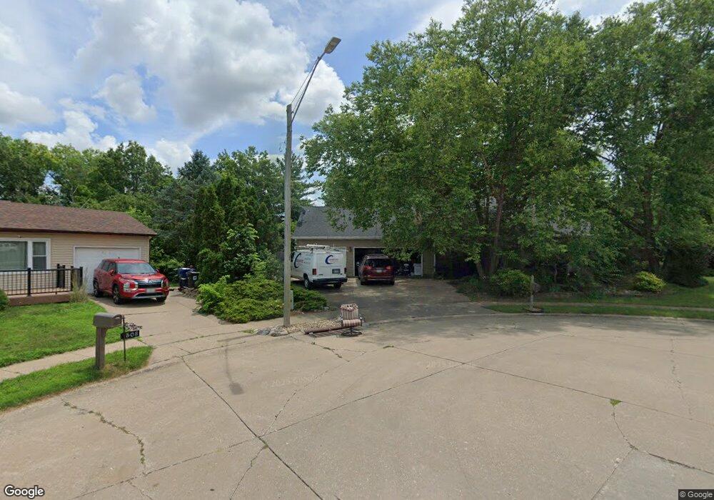 1506 Meadow Brook Ct, Davenport, IA 52804 - photo 1