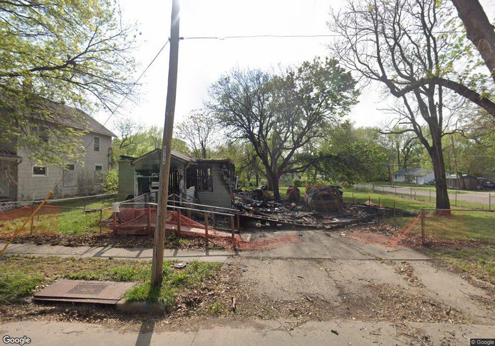 205 SW Roosevelt St, Topeka, KS 66606 - photo 1