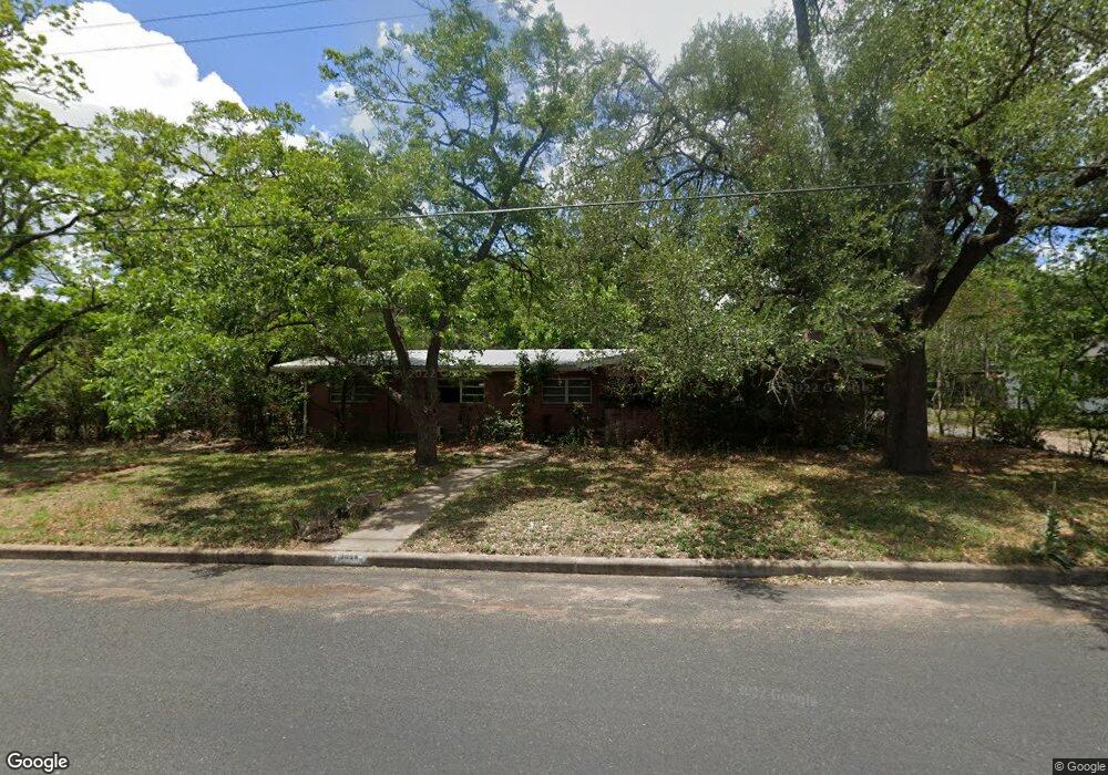 305 W Morse St, Fredericksburg, TX 78624 - photo 1