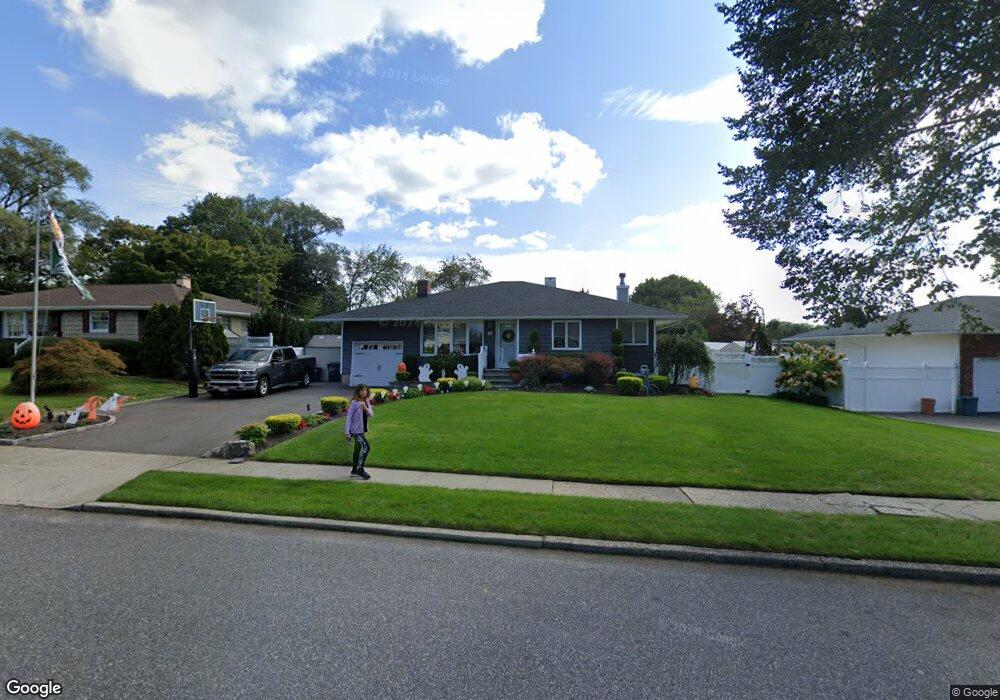 32 Rita Crescent, ComMacK, NY 11725 - photo 1