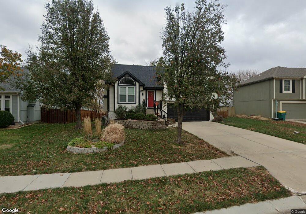 5811 Meadowsweet Ln, Shawnee, KS 66226 - photo 1