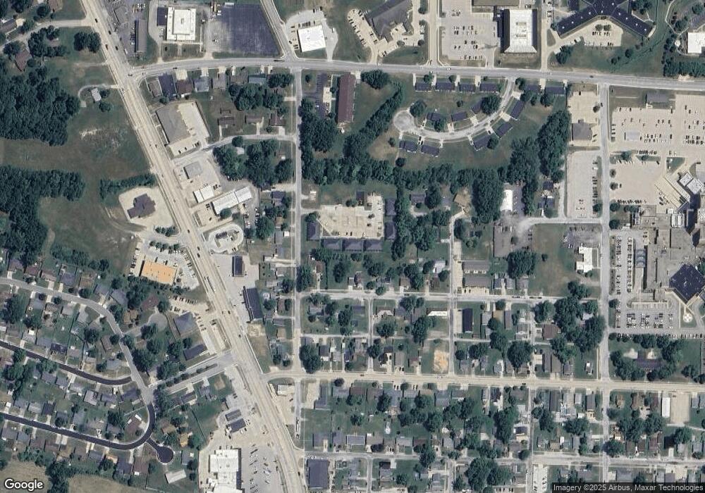 504 N Henrietta St, Effingham, IL 62401 - photo 1